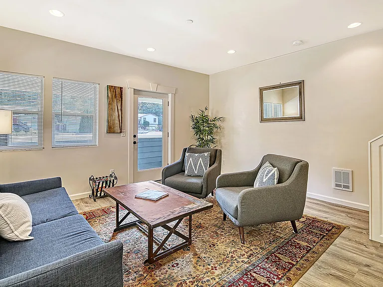 5428 Delridge Way SW #F — Photo 7