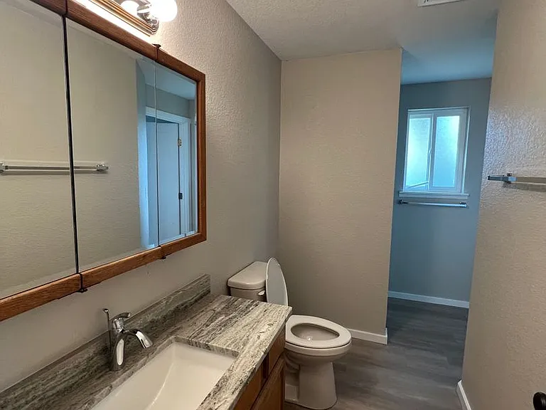 2100 S 11th Ave — Photo 14