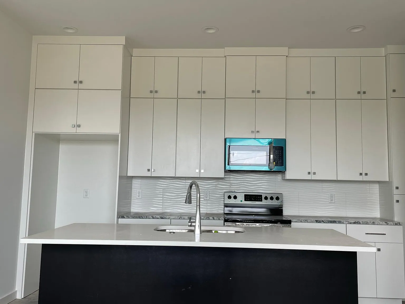 2 bed, 2.5 bath, 1450 sqft, $1,585 — Photo 3