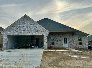 121 Southern Oak Way, Canton, MS 39046