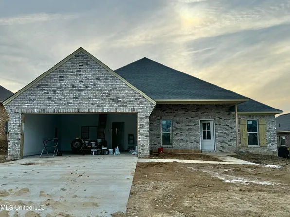 121 Southern Oak Way, Canton, MS 39046