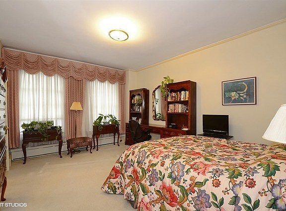 5th image of 3520 N Lake Shore Dr #1B