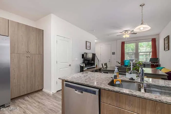 2358 E Huntington Dr — Photo 5