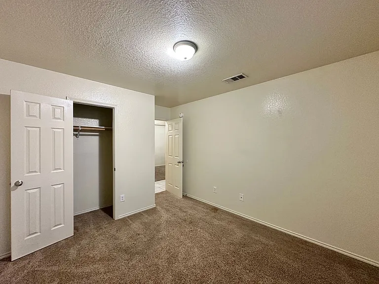 2403 Lavender Ln — Photo 31