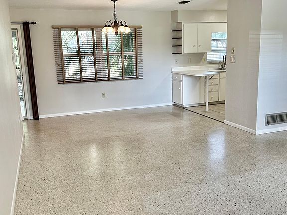 5th image of 2522 Darwin Ave