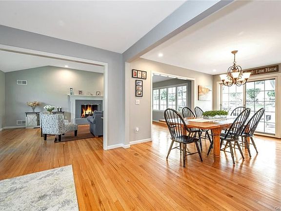 4th image of 33 Claudet Way
