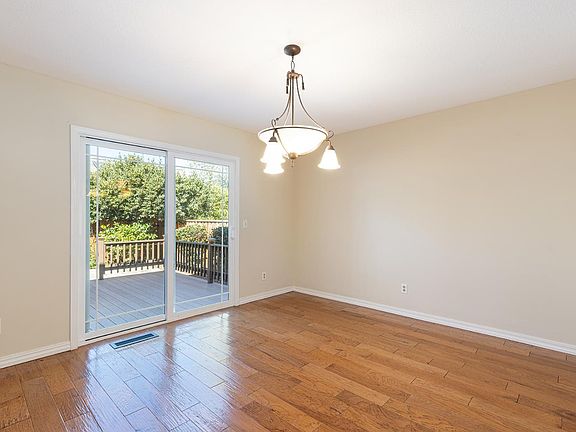 4th image of 2183 Warwick Drive