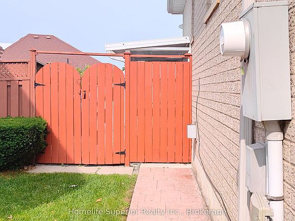 2nd image of 17 Summerfield Cres