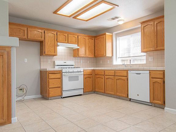 4th image of 3621 E Vista Dr