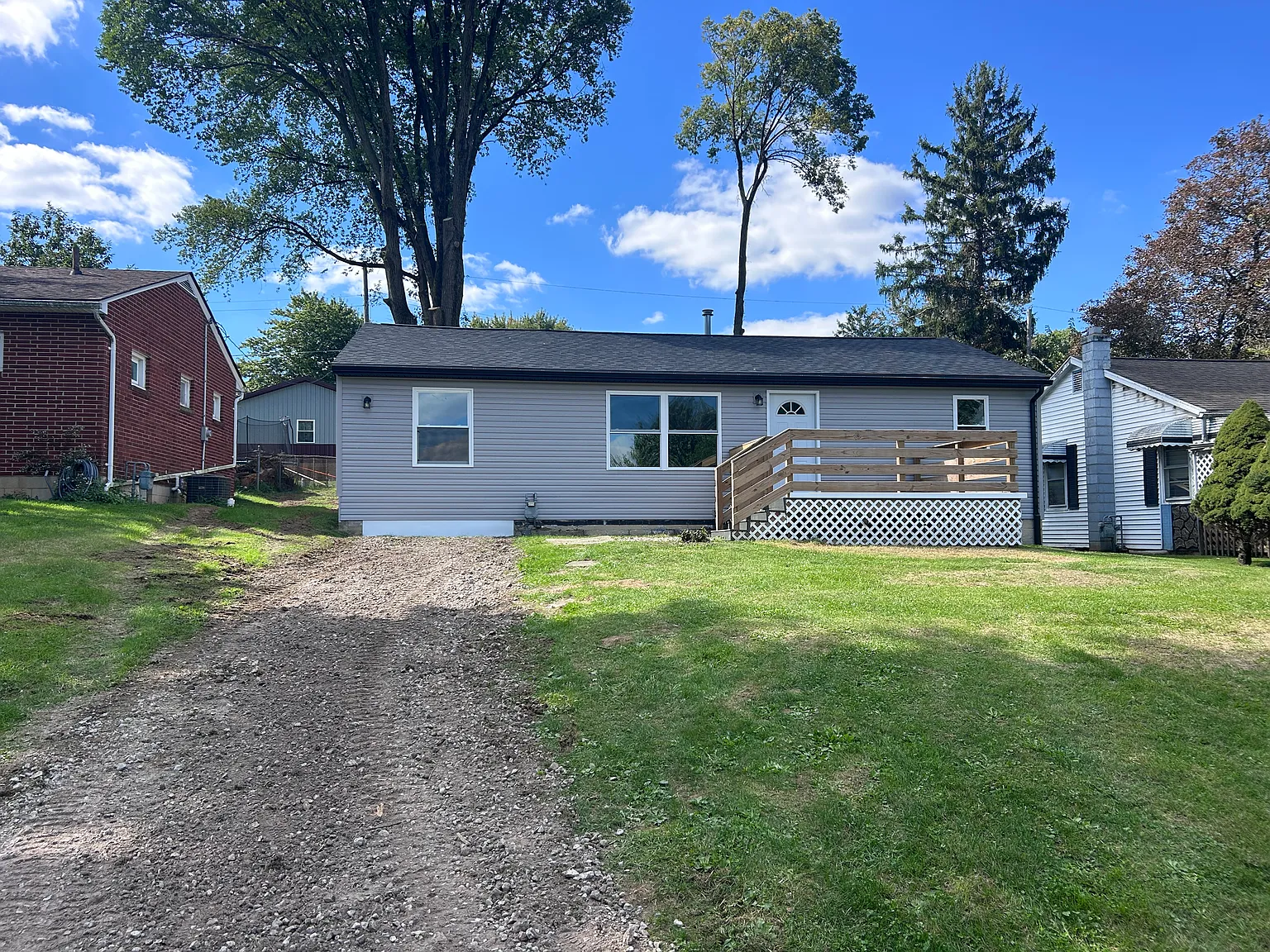 414 Topaz — Photo 1