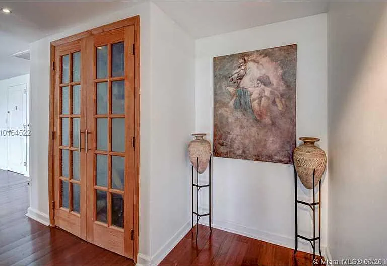 W Bay Harbor Dr — Photo 1