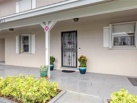 5th image of 953 SE 10th St #6B