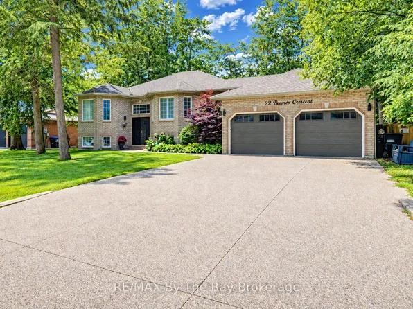22 Downer Cres, Wasaga Beach, ON L9Z 1C2