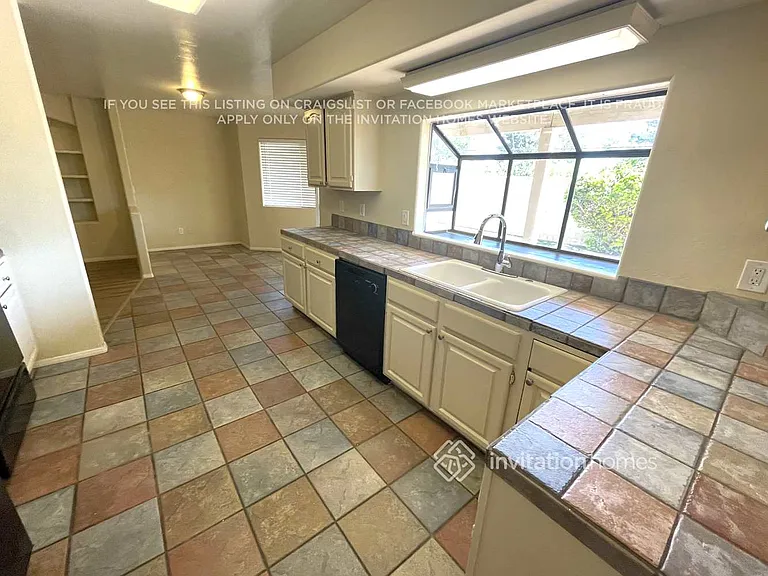 2017 E Marquette Dr — Photo 9