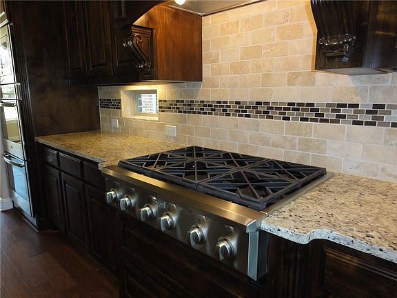 2nd image of 7012 Avery Ln