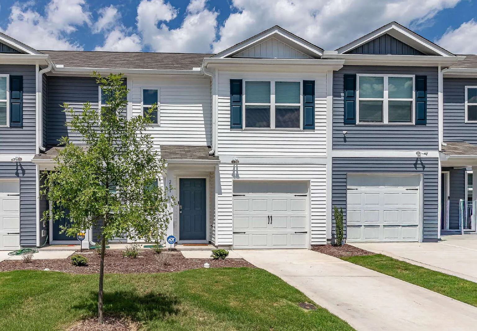 3 bed, 2.5 bath, 1418 sqft, $1,895 — Photo 4