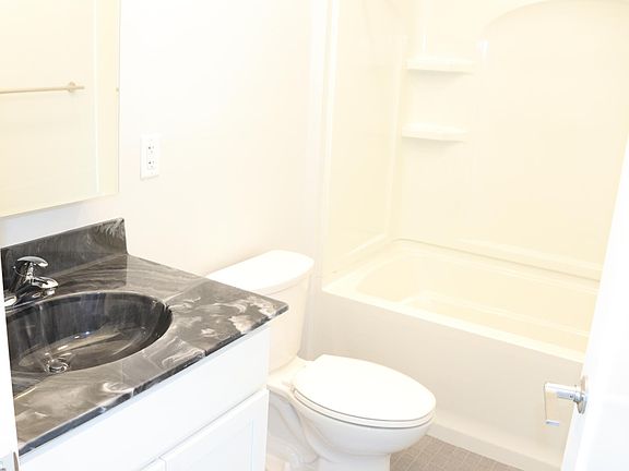 5th image of 2-118 Old Colony Ave #2