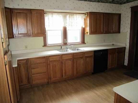 4th image of 510 E Oak St