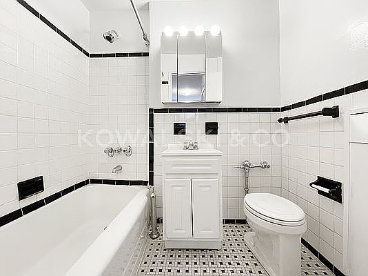 5th image of 165 Christopher St #4