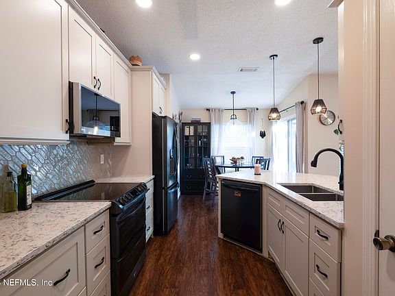 3rd image of 12381 CARRIANN COVE Trail S