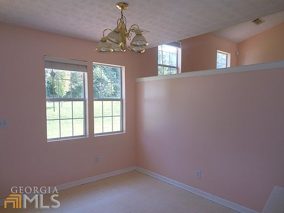 4th image of 645 Dogwood Ln