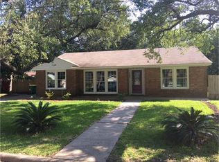 704 W James Ave, Baytown, TX 77520