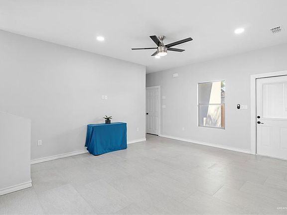 2nd image of 400 Richmond Dr