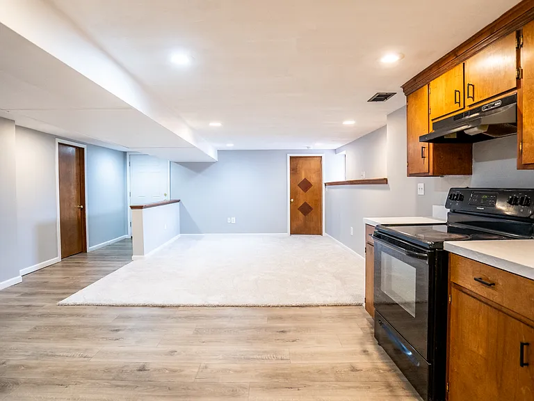117 E Walker St #A — Photo 3