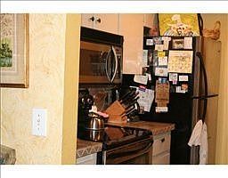 3rd image of 6021 S Elkins Ave