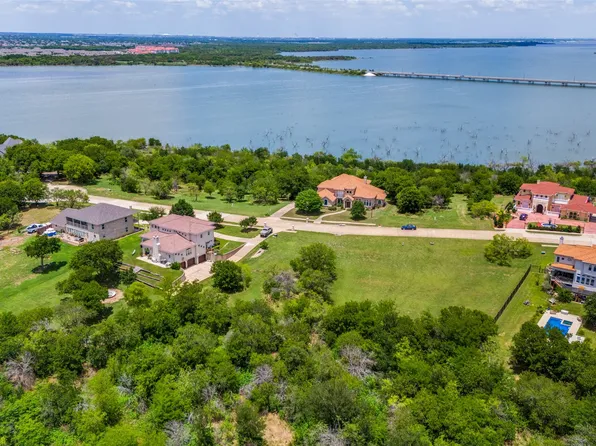 1116 Mallard Pointe Dr, Cedar Hill, TX 75104