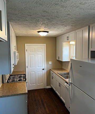 3rd image of 903 Hopkins Dr