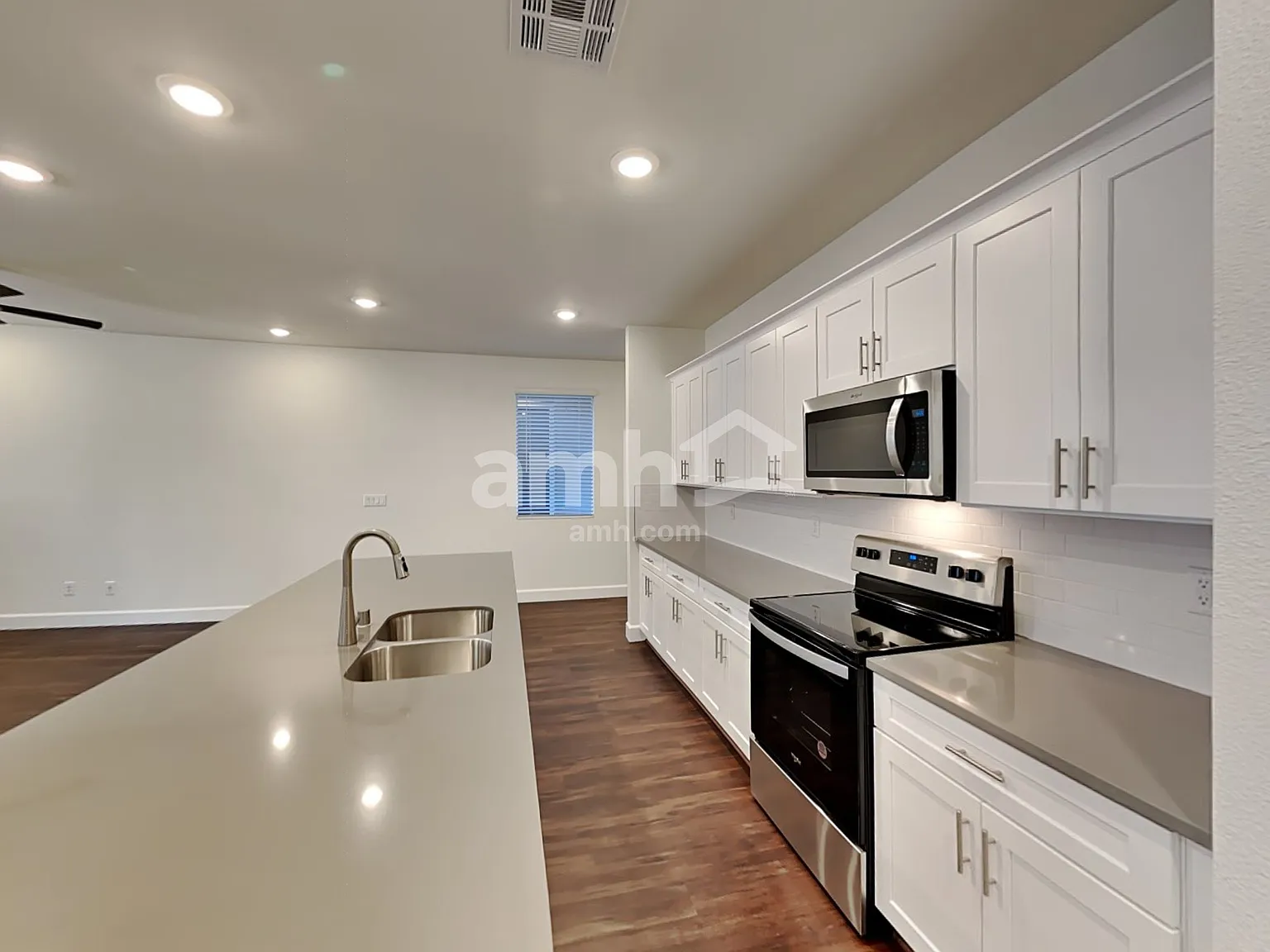 4 bed, 2.5 bath, 2187 sqft, $2,450 — Photo 3