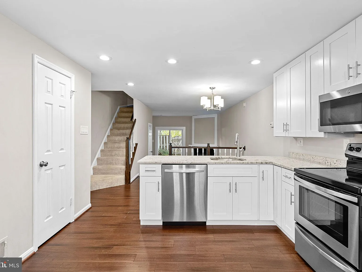 2 bed, 1.5 bath, 1090 sqft, $2,800 — Photo 4