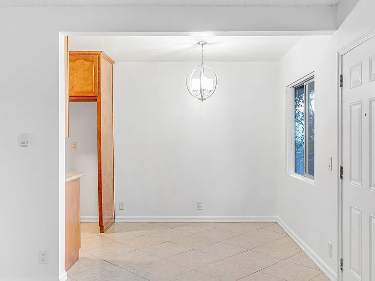 5923 Carlton Way — Photo 14