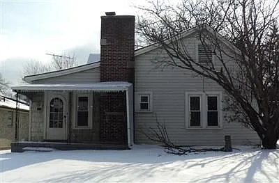 110 W Hillcrest Ave photo 1