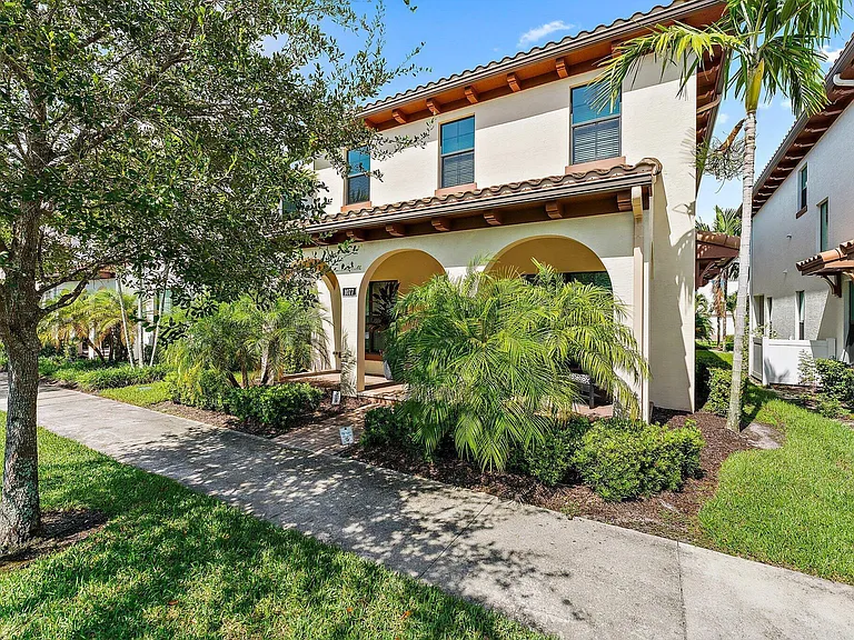 1077 Faulkner Ter — Photo 3