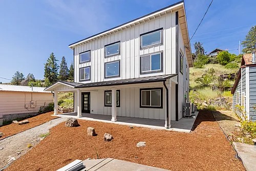 300 Riverside Dr Photo 1