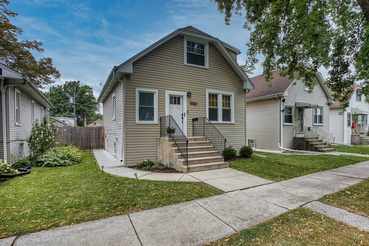 2216 N 74th Ave photo 1