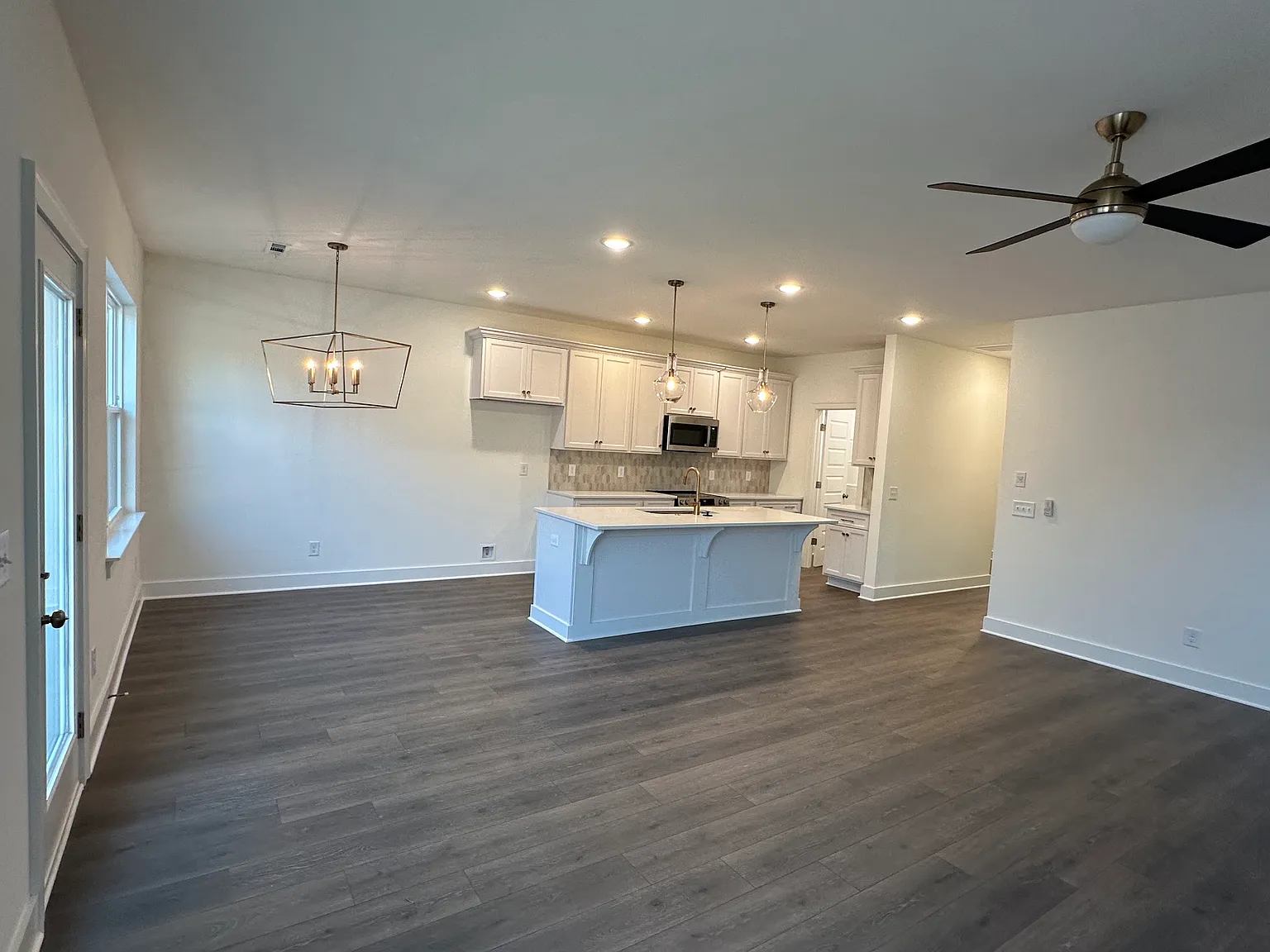 4 bed, 3.5 bath, 2587 sqft, $2,650 — Photo 4