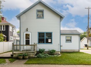 513 6th Ave S, Grand Forks, ND 58201