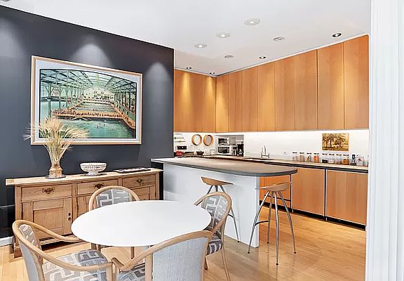 4th image of 145 W 13th St APT 103