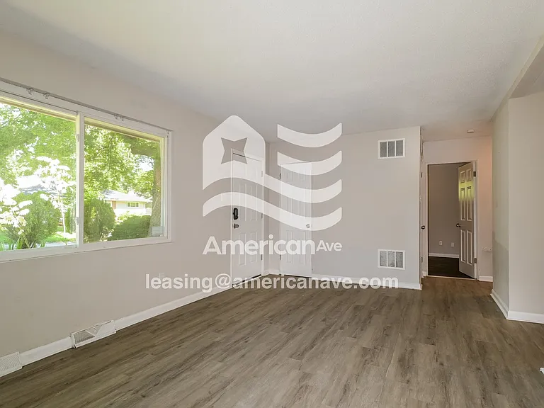 1096499_004_living_room_13816333.jpg