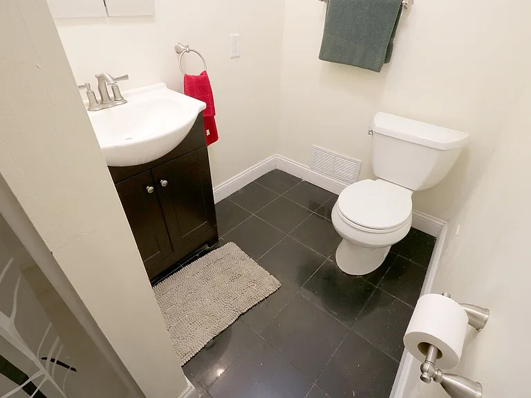 433 S Beech St — Photo 22