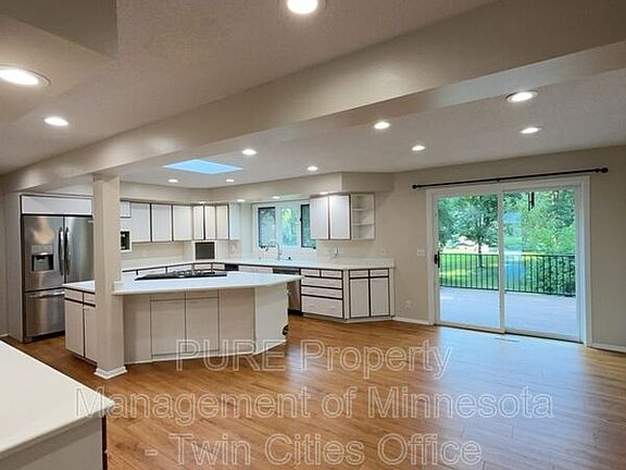 4th image of 7420 Hyde Park Cir