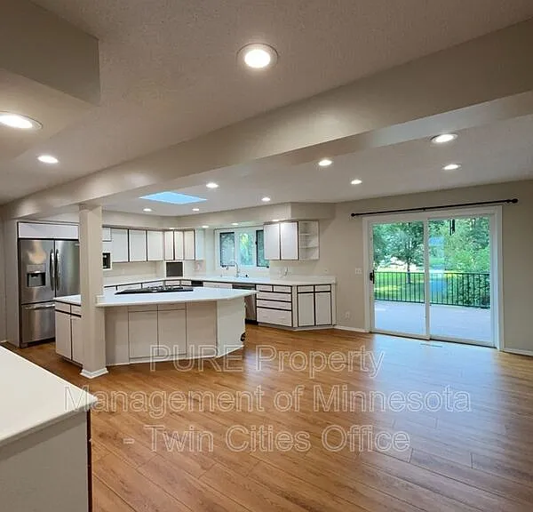 7420 Hyde Park Cir — Photo 4