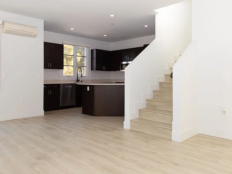 72 W Santa Clara St — Photo 9