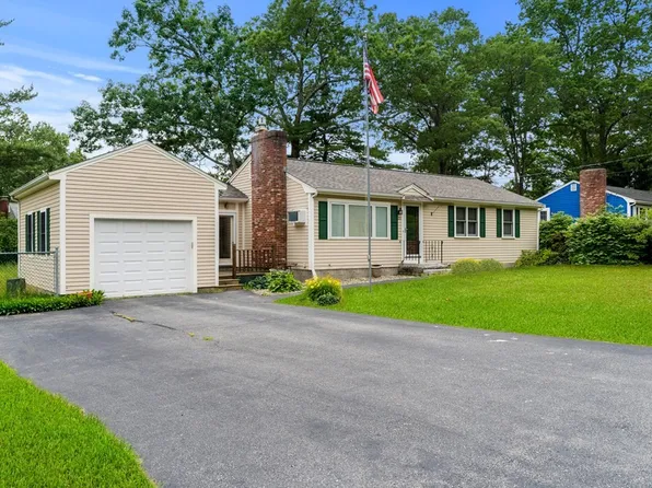 25 Pine Ridge Dr, Ayer, MA 01432