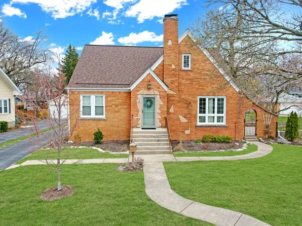 15 E Eureka Ave, Lemont, IL 60439