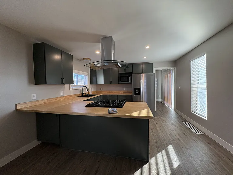 230 Emery St — Photo 10