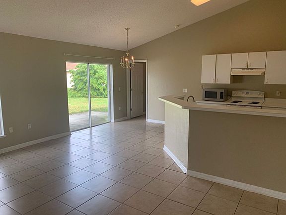 2nd image of 511 Blackbird Ln